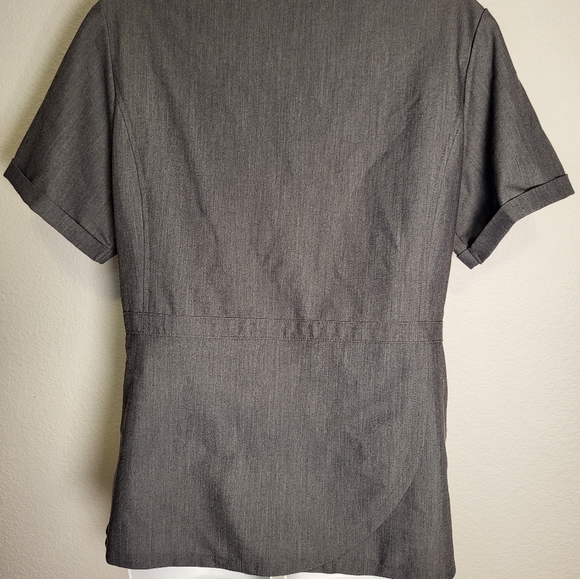 Figs Flores Peplum Scrubs Top in Slate Grey size Medium - Picture 2 of 7